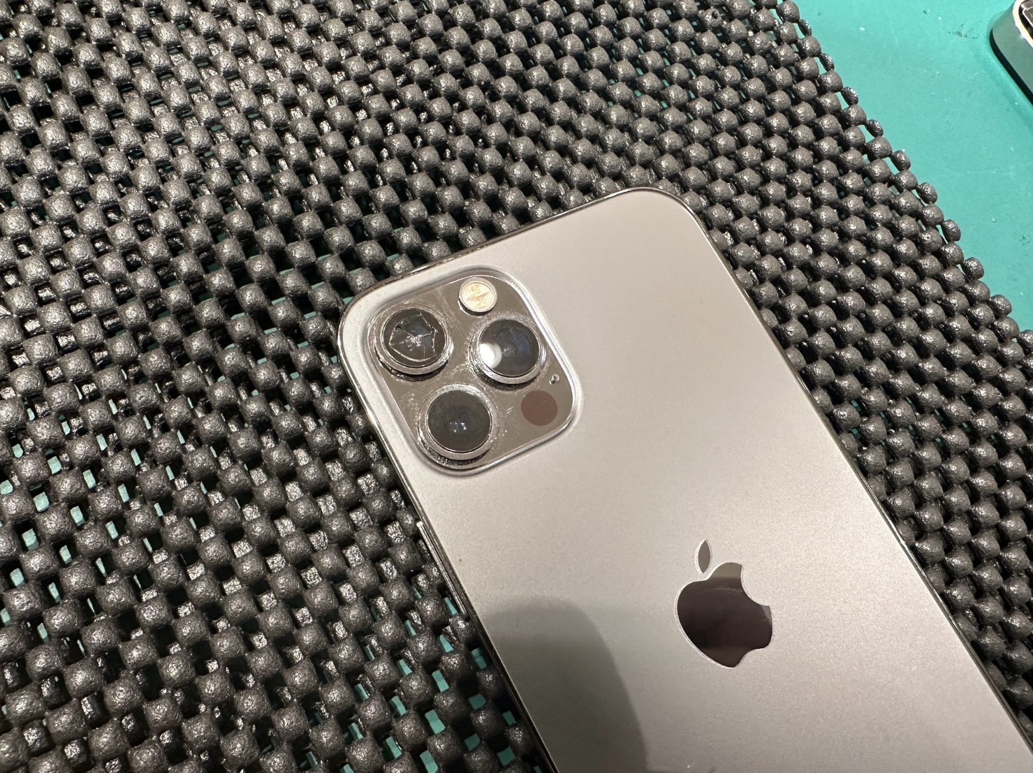 【恵比寿よりご来店】 iPhone14Proのカメラレンズ交換修理をご依頼いただきました！